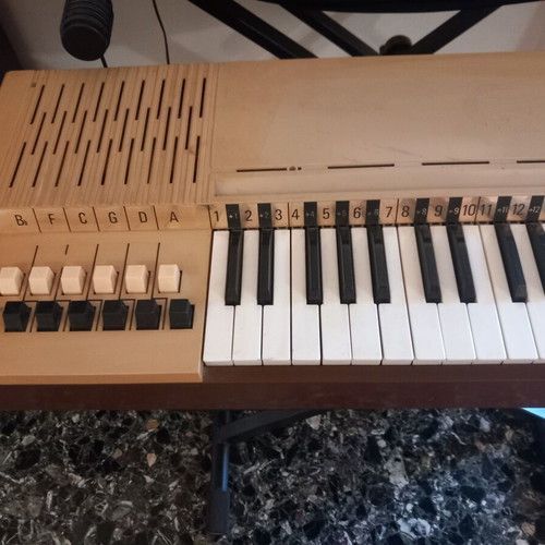 Vintage Bontempi B9 electric harmonium used
