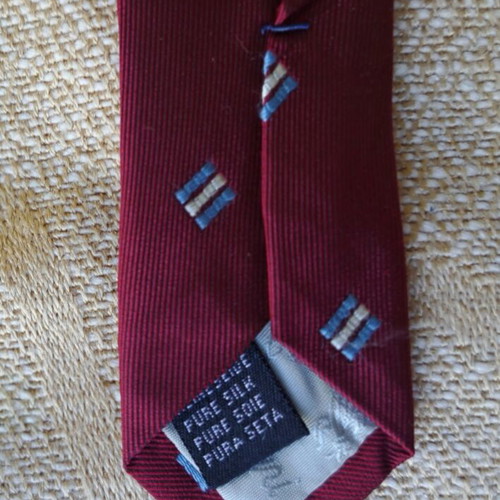 Silk handmade Pagoni tie like new with geometric rhombus pattern