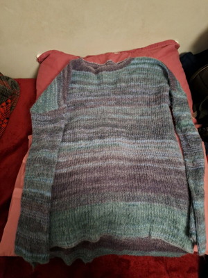 Pullover thin with many shades purple and turquoise like new