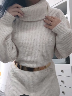 Women's knitted sweater dress size 8 with box in excellent condition