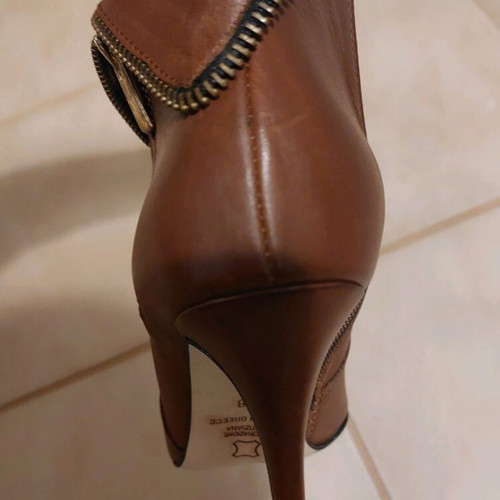 Mark Milan tan ankle boots like new, leather, size 38