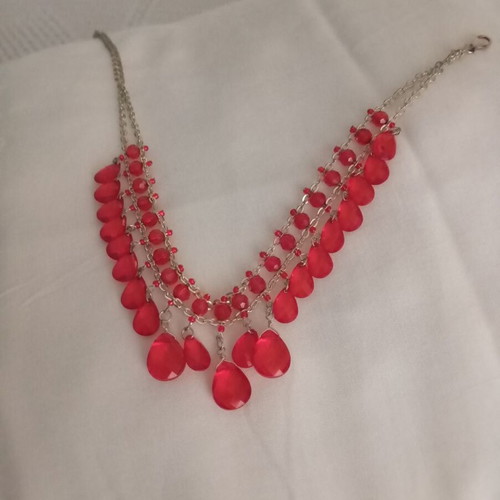 Necklace with red stones like new