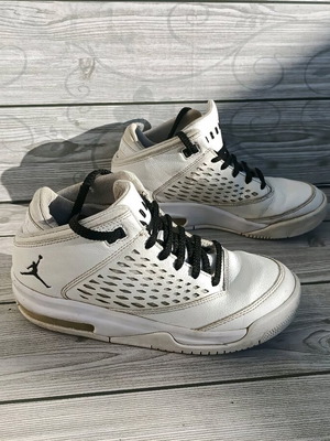 Nike Jordan кожени спортни обувки като ново, номер 36,5, бели