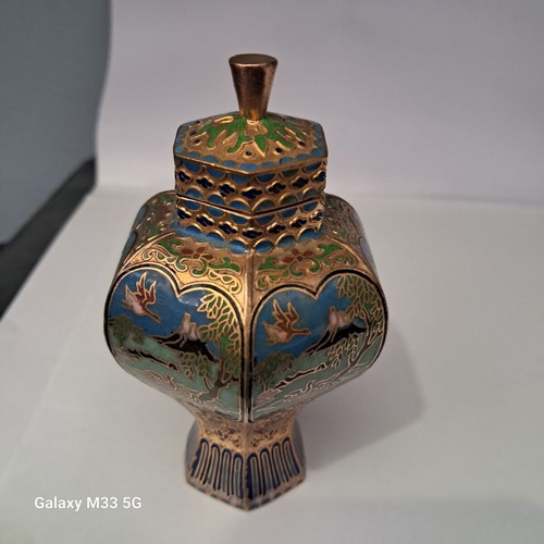 Polygonal cloisonné vase with lid