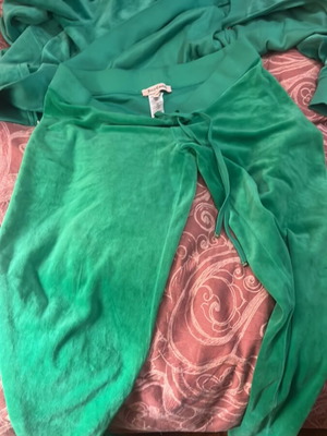 Hi-Tec tracksuit green velour like new, size L