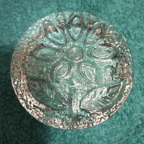 Glass paperweight with daisy, new