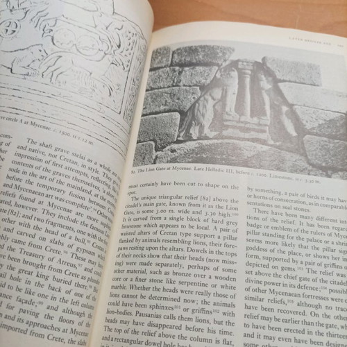 Book The Arts in Prehistoric Greece like new 1978