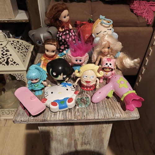 Various toys used, set