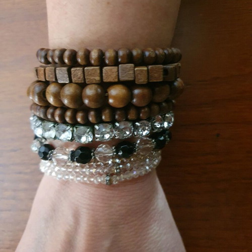 Jewelry set like new, boho vintage style with 4 necklaces and 9 bracelets