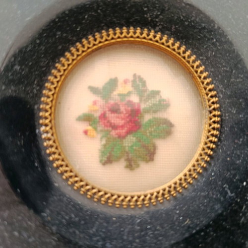 Embroidered flower frames like new, set of 2 pieces