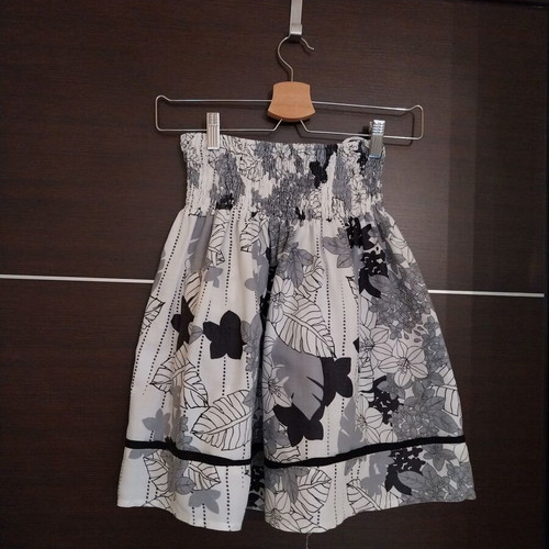 Mango skirt like new with elastic, size S