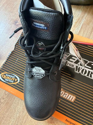 Work shoes new with metal toe cap