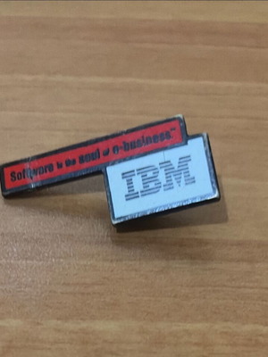 IBM vintage σμάλτινη καρφίτσα πέτου με το σύνθημα “Software is the soul of e-business”