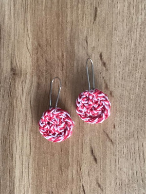 Candy πλεκτά σκουλαρίκια καινούργια, κόκκινα και άσπρα