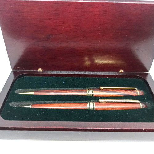 Wooden pen set used with gold details and wooden case