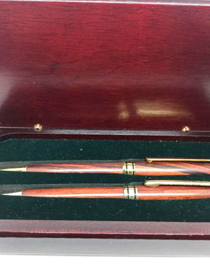 Wooden pen set used with gold details and wooden case