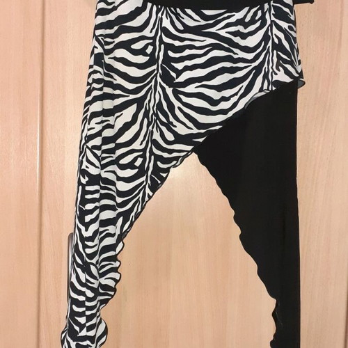 Zebras Face-off skirt like new, black and white, size S