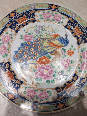 Collectible Japanese decorative porcelain wall plate like new