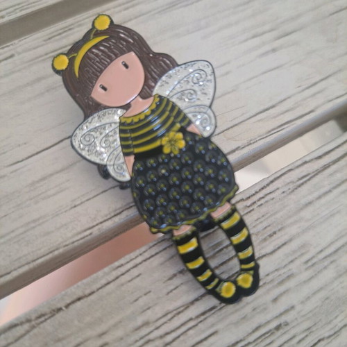 Santoro pin brooch like new, metal