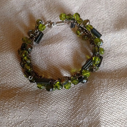 Bracelet with green beads like new
