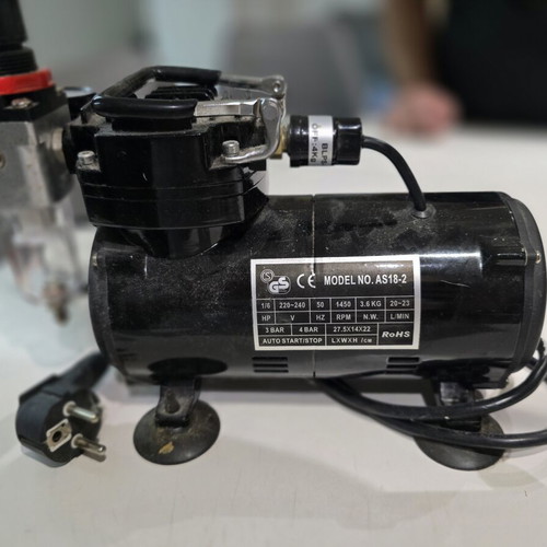Air compressor for modeling airbrush with airbrush