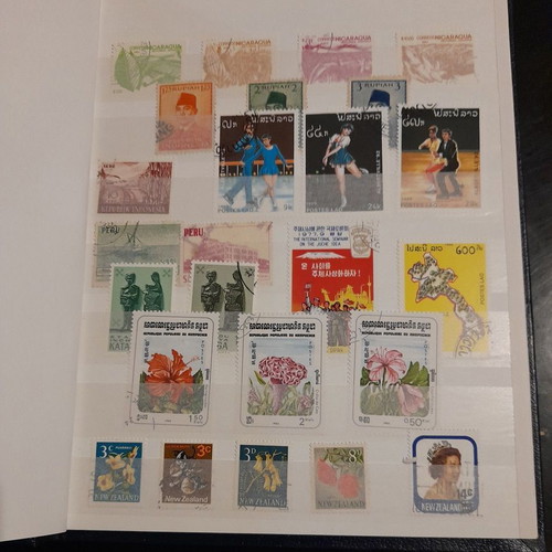 Worldwide stamp collection in A5 album like new, 8 pages