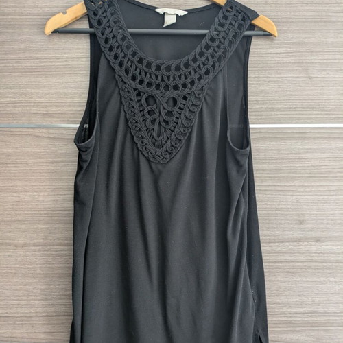H&M black top used, size L