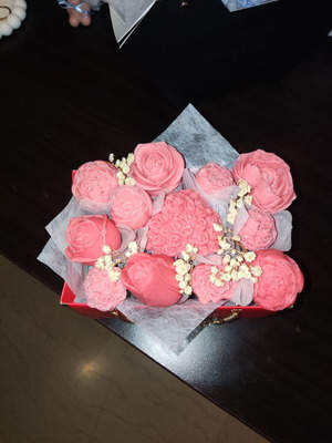 Aromatic wax flower bouquet like new, various scents