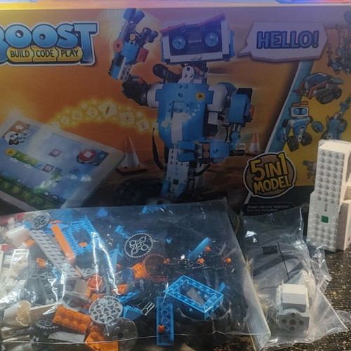 Lego Boost Creative Toolbox 17101 like new, complete set