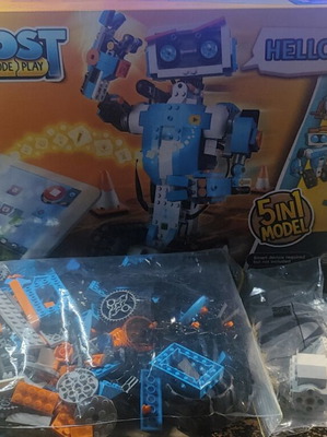 Lego Boost Creative Toolbox 17101 like new, complete set