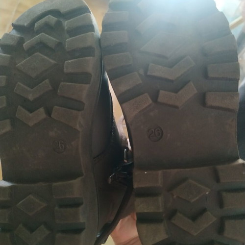 Boys' boots size 26 with fur, like new, brown