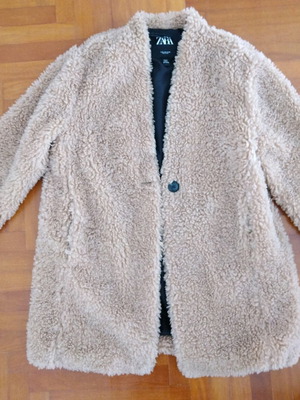 Bouclé coat Zara size M like new, beige with pockets