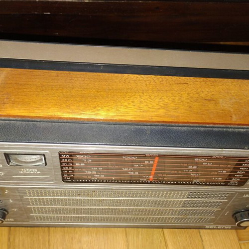 Selena B-215 vintage radio