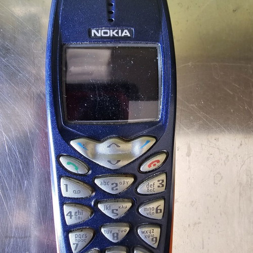 Nokia 3510 used, does not turn on