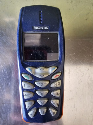 Nokia 3510 used, does not turn on