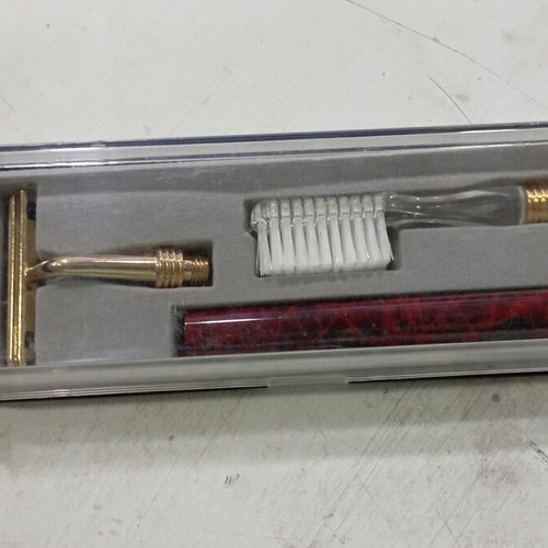 Travel set shaving razor and toothbrush like new
