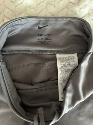 Κολάν Nike XS σαν καινούργιο, γκρι για 12 ετών