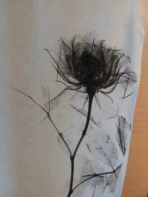 Linen floral dress like new, white with black rose print