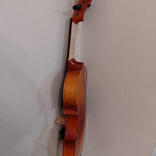 Violin 3/4 and 1/2 size like new with bow and strings
