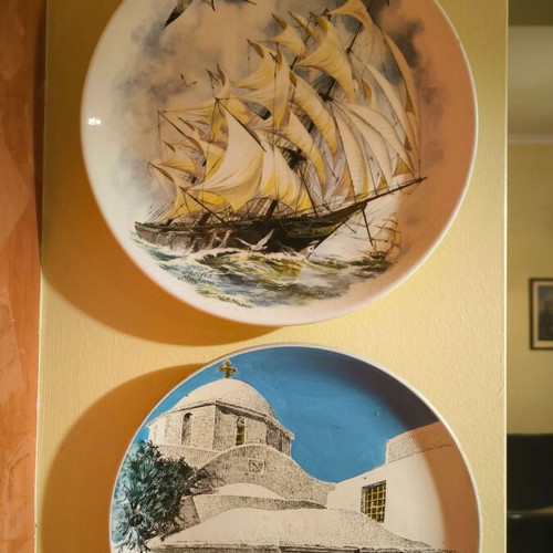 Decorative hand-painted platters like new, set of 2