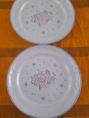 Set of 2 shallow fruit plates