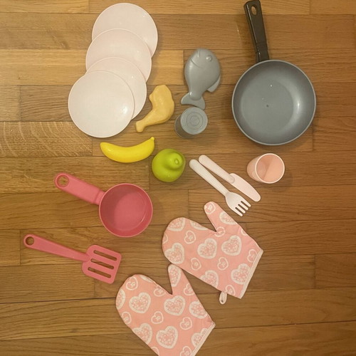 ELC children's kitchen like new with 16 accessories