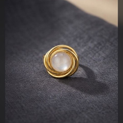 7 Gold-Plated Ring like new