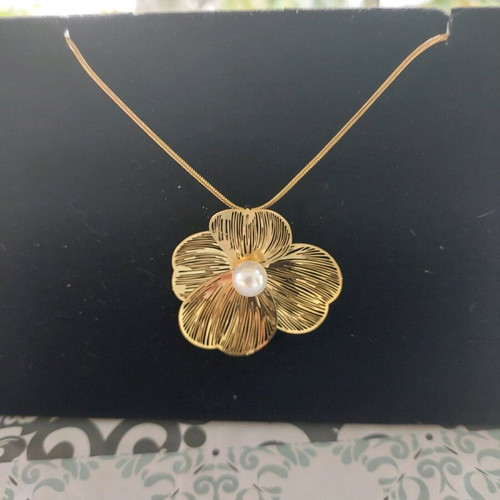 Steel necklace flower with pearl unused