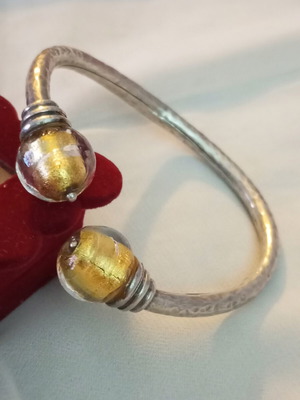 Silver 925 hammered bracelet with gold leaf used