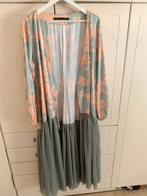 Nidodileda kimono size M like new, pink and turquoise