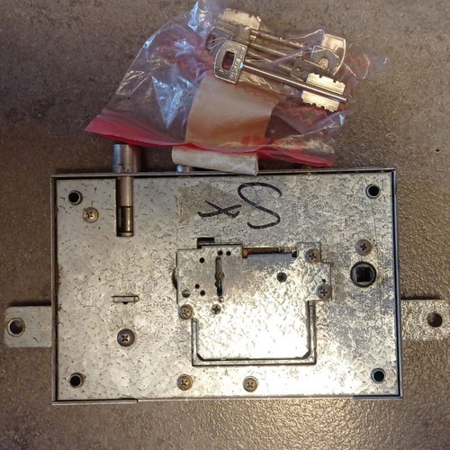 Securemme security lock three bolts used with 5 keys