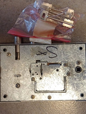 Securemme security lock three bolts used with 5 keys