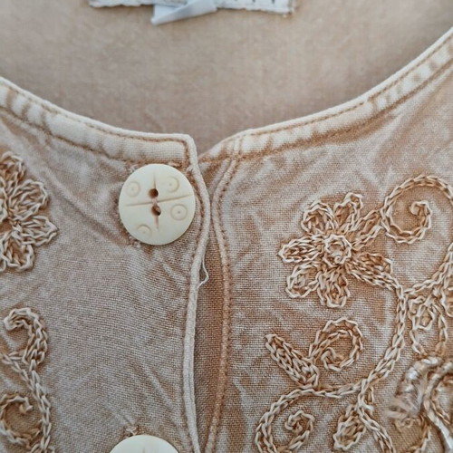 Eif sleeveless top beige embroidered size M like new