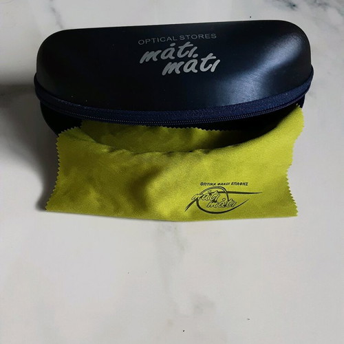 Mati Mati glasses case like new with cleaning cloth